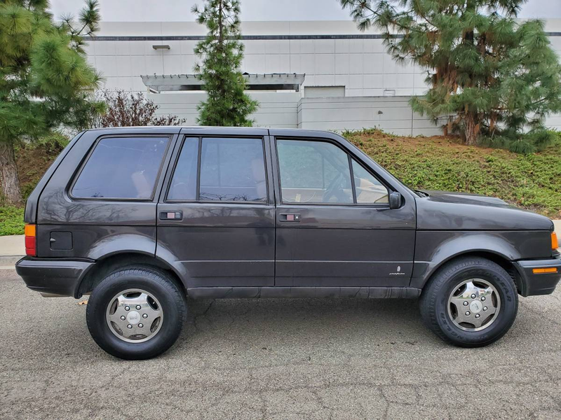 Illustration for article titled At $2,700, Could This 1995 Laforza Be "La Fabulous Deal?"